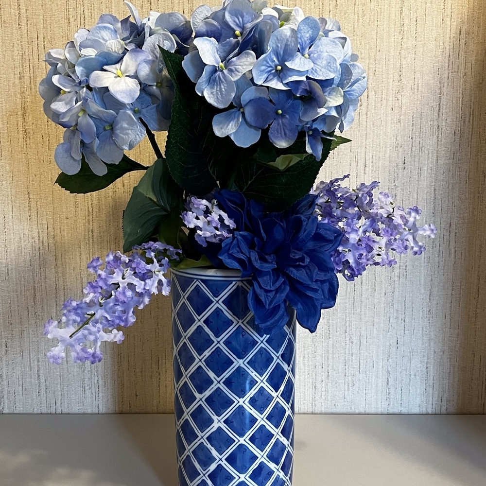 Ceramic flower vase